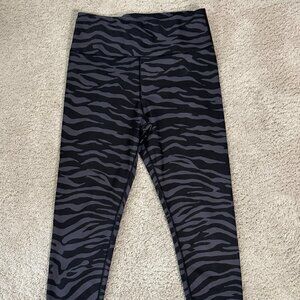 Aqua Size M Tiger print charcoal gray
